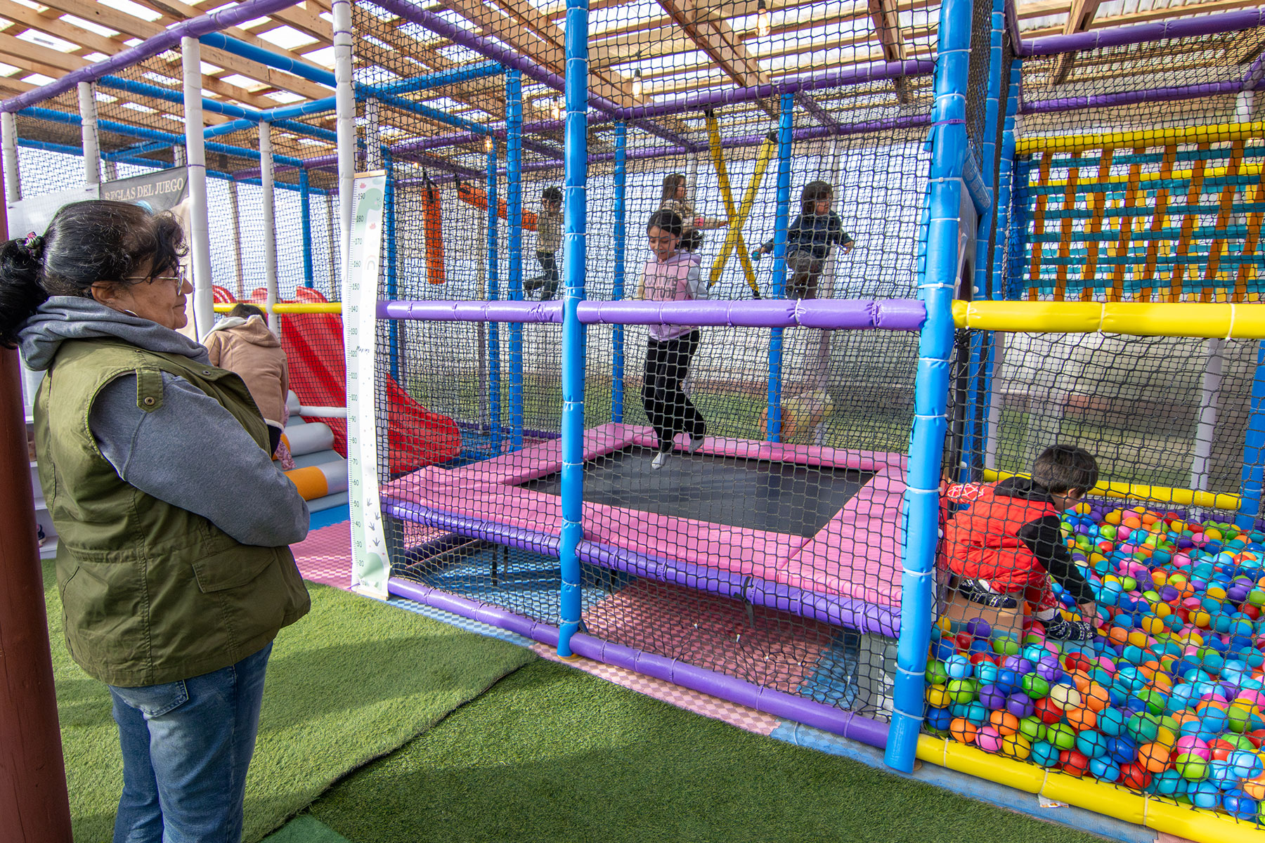 cafeteria con juegos para niños en pichilemu