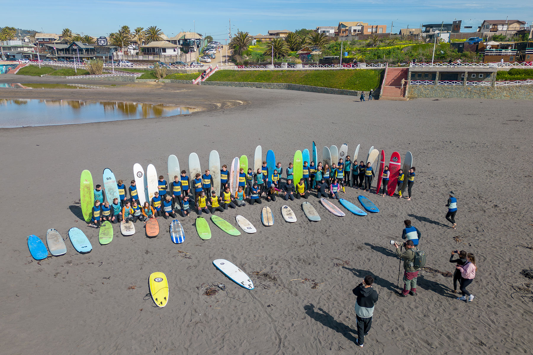 clases de surf para grupos y delegaciones en la puntilla pichilemu